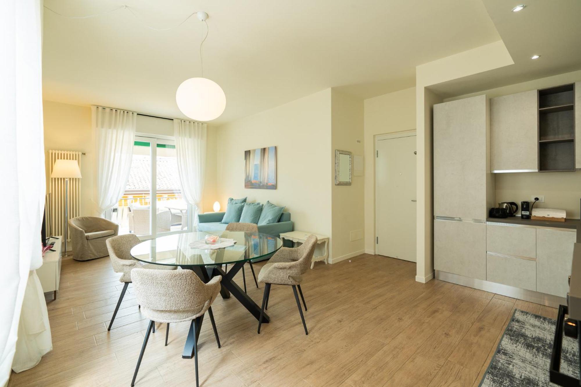 Domus Verona - Ampia Residenza Filippini A Pochi Passi Dall'Arena Extérieur photo