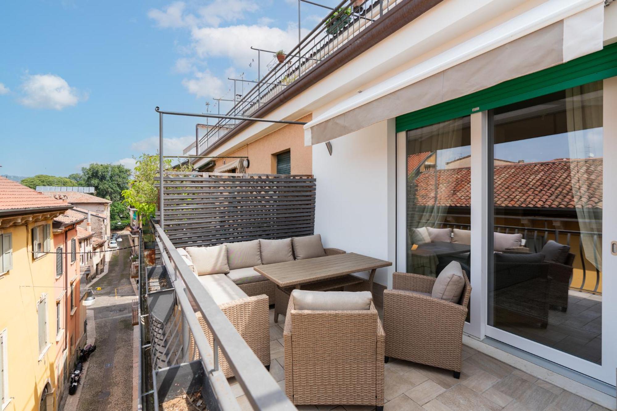 Domus Verona - Ampia Residenza Filippini A Pochi Passi Dall'Arena Extérieur photo