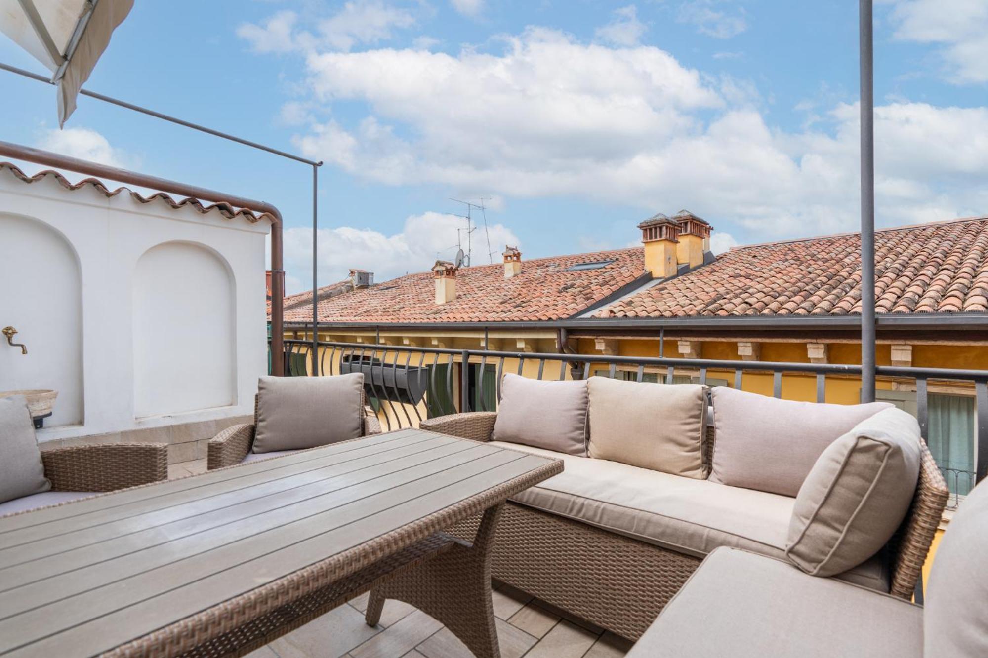 Domus Verona - Ampia Residenza Filippini A Pochi Passi Dall'Arena Extérieur photo